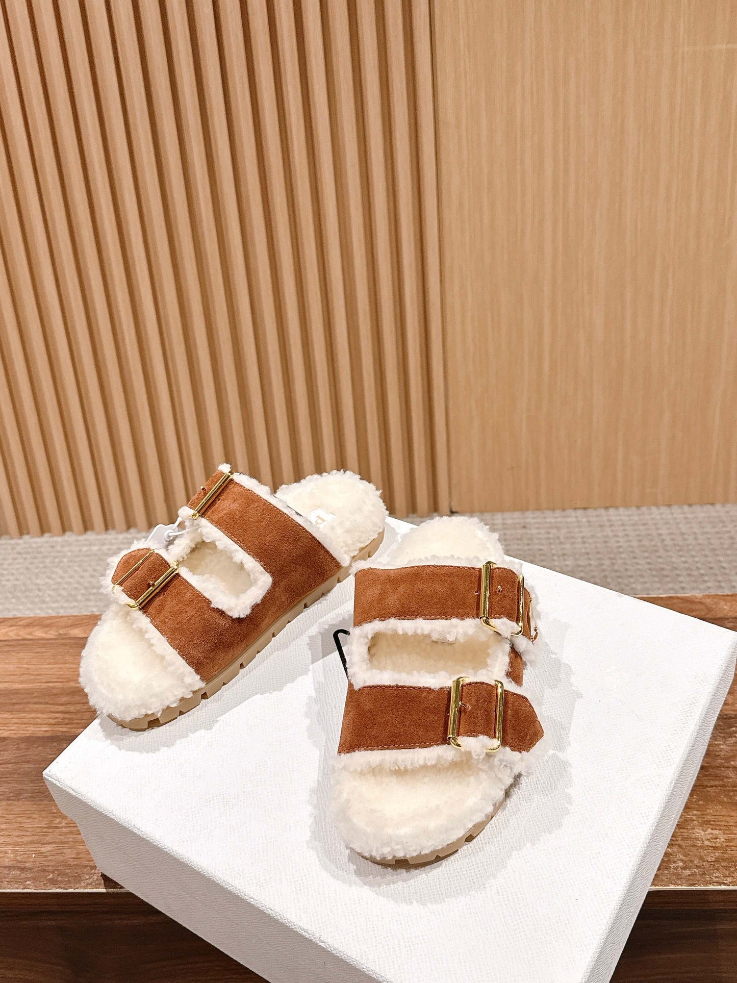 Pra New fluffy slippers