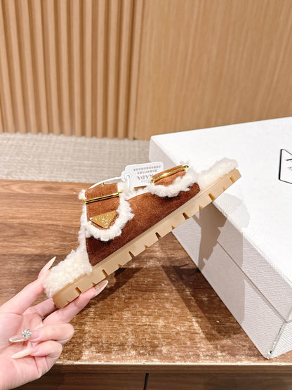 Pra New fluffy slippers