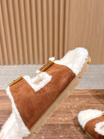 Pra New fluffy slippers