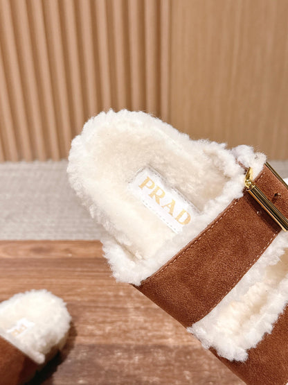 Pra New fluffy slippers