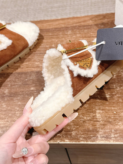 Pra New fluffy slippers