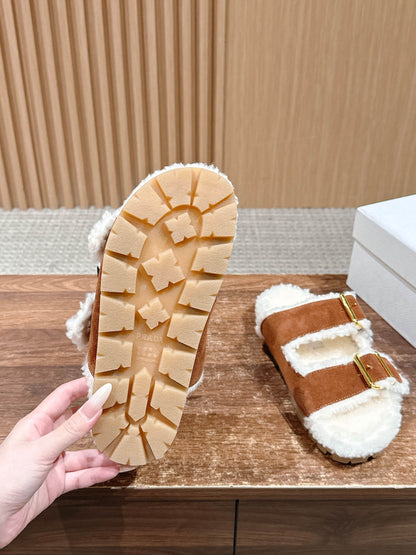 Pra New fluffy slippers