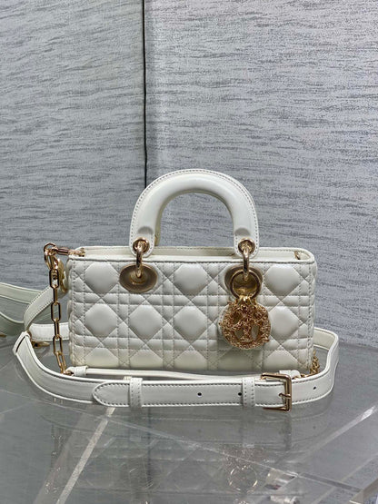 CD new product Daphne bag