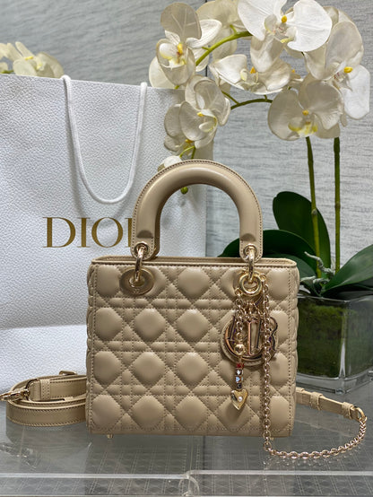 CD new product Daphne bag