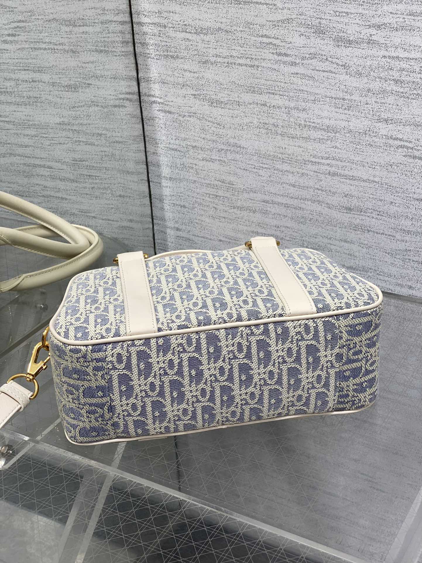 CD new single shoulder bag