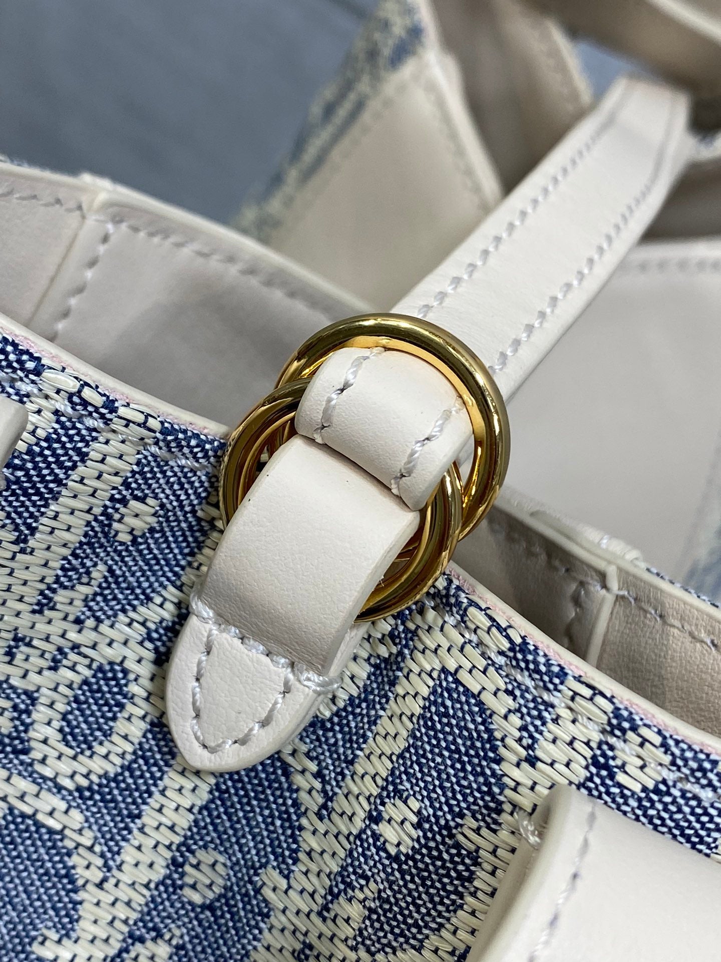 CD new single shoulder bag