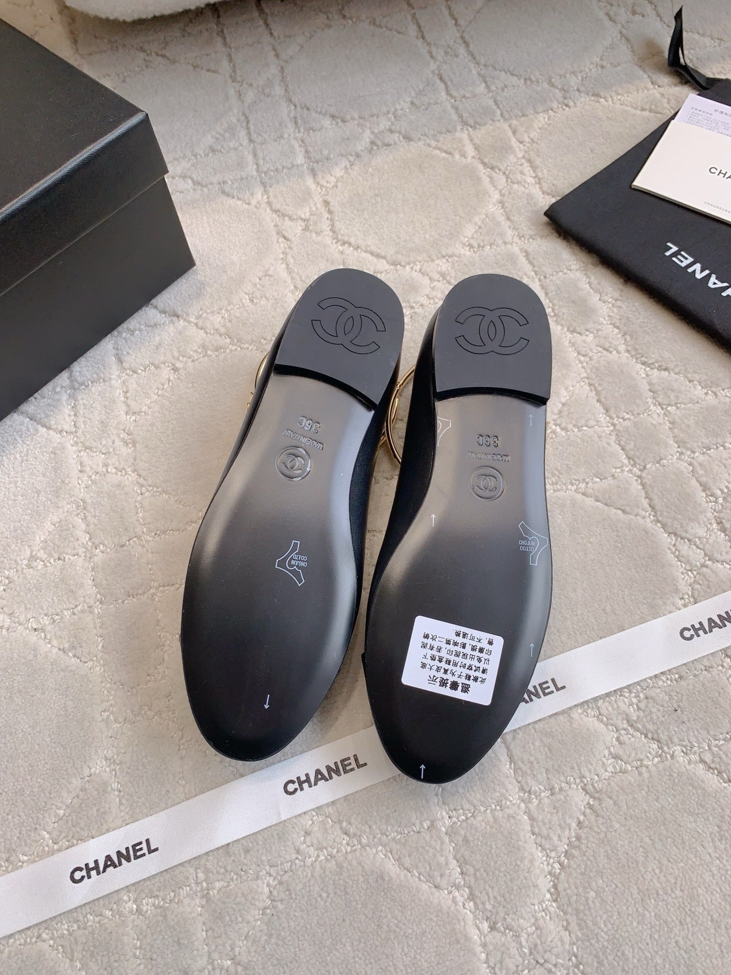 Chan New  flat shoes