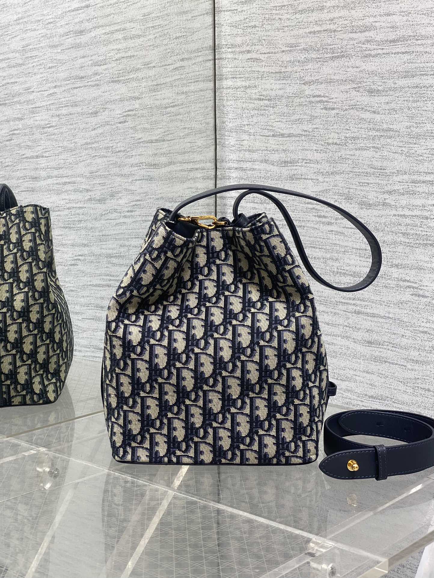 CD new single shoulder bag