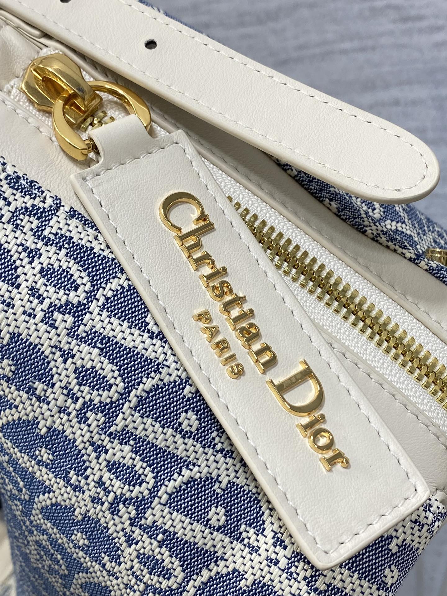 CD new single shoulder bag