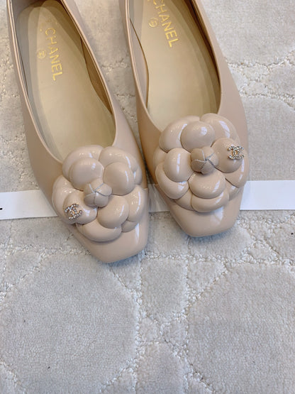 Chan New  Camellia flat shoes
