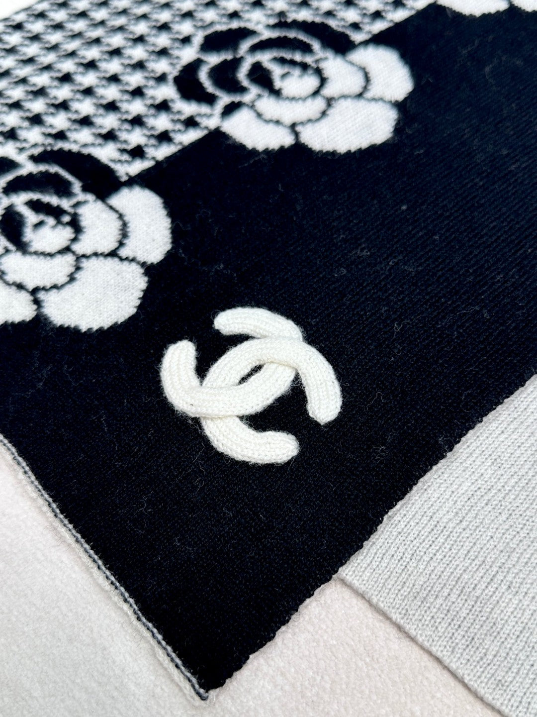 CHAN New Cashmere Scarf