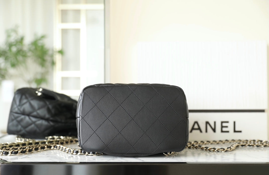 Chan New 23B drawstring bucket backpack