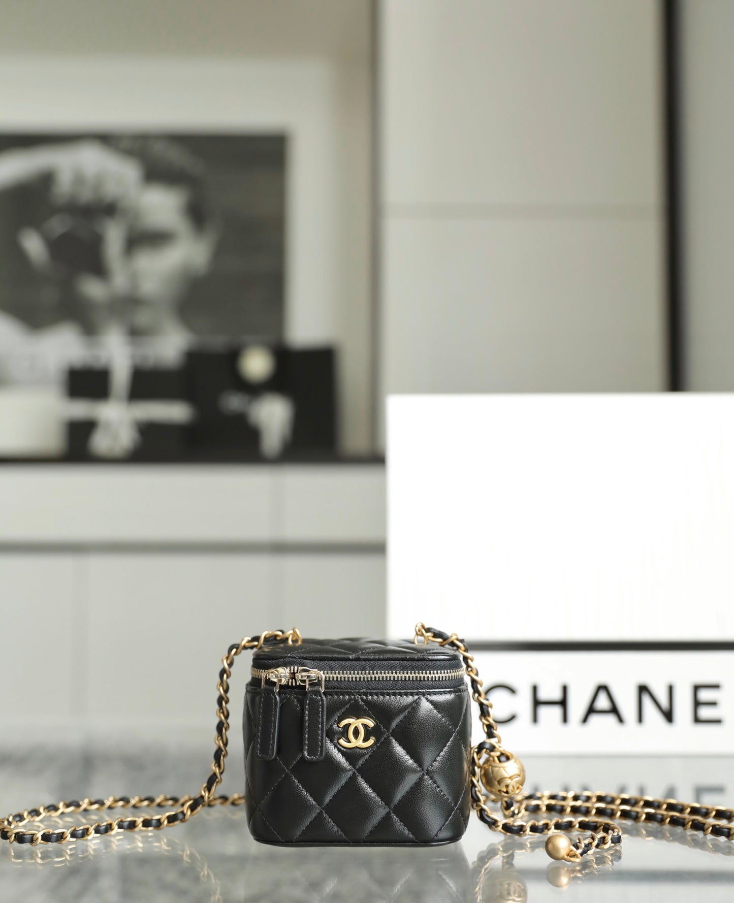 Chan New 23s Chain cosmetic bag