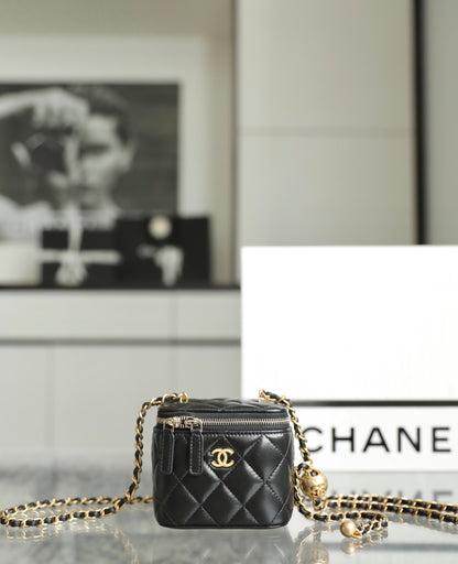 Chan New 23s Chain cosmetic bag