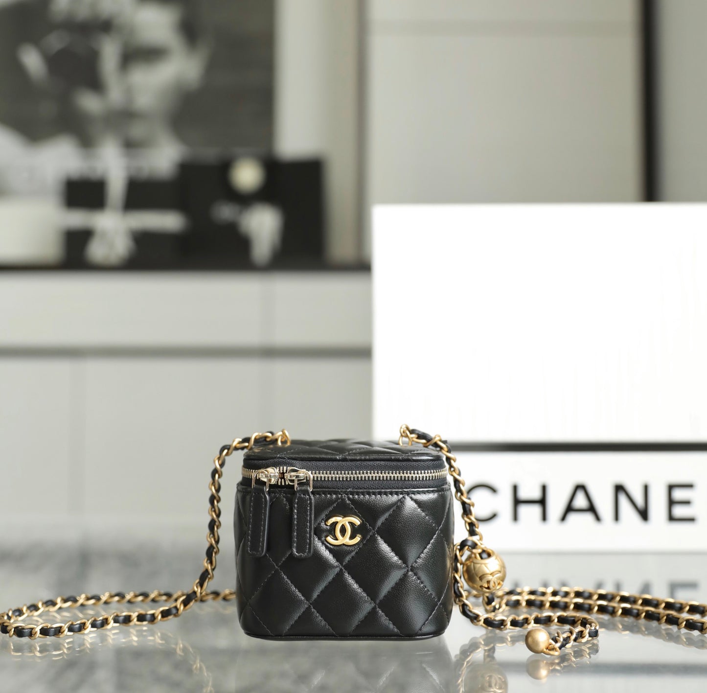 Chan New 23s Chain cosmetic bag