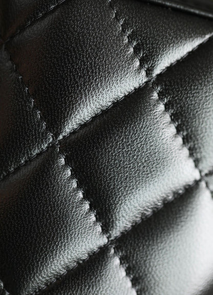 Chan New 23s Chain cosmetic bag