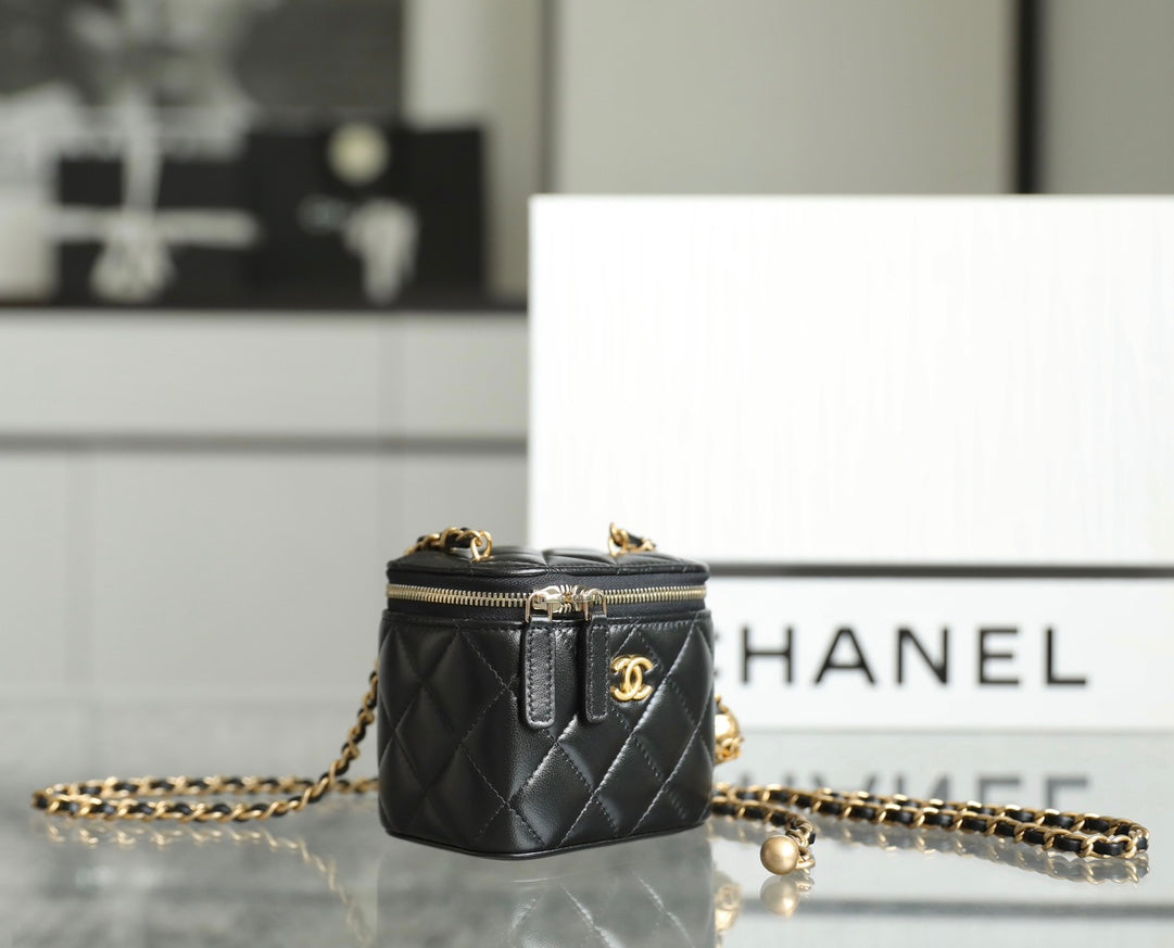 Chan New 23s Chain cosmetic bag