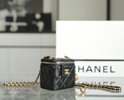Chan New 23s Chain cosmetic bag
