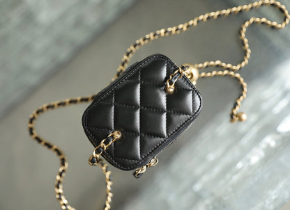 Chan New 23s Chain cosmetic bag