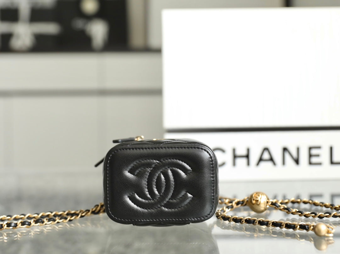 Chan New 23s Chain cosmetic bag
