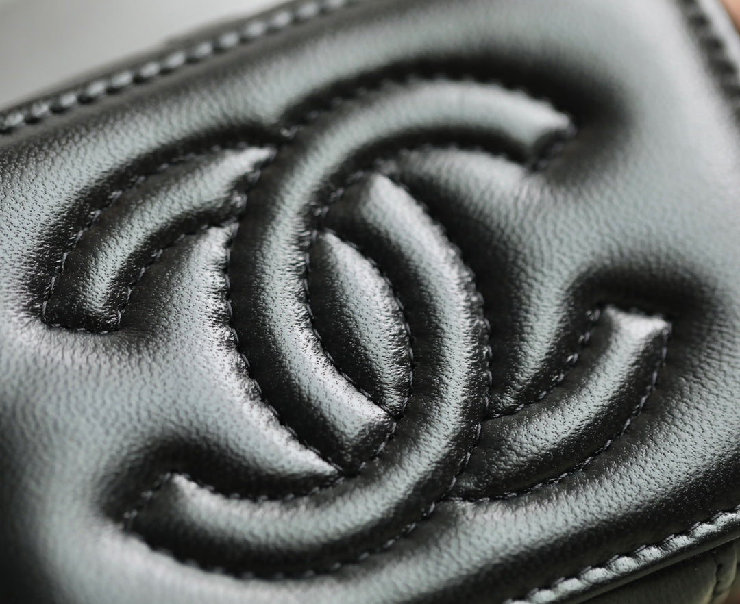 Chan New 23s Chain cosmetic bag