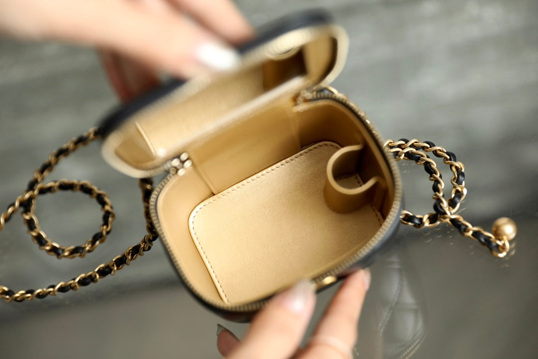 Chan New 23s Chain cosmetic bag