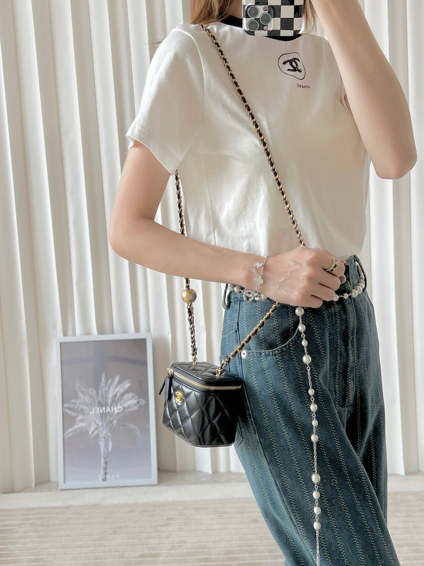 Chan New 23s Chain cosmetic bag