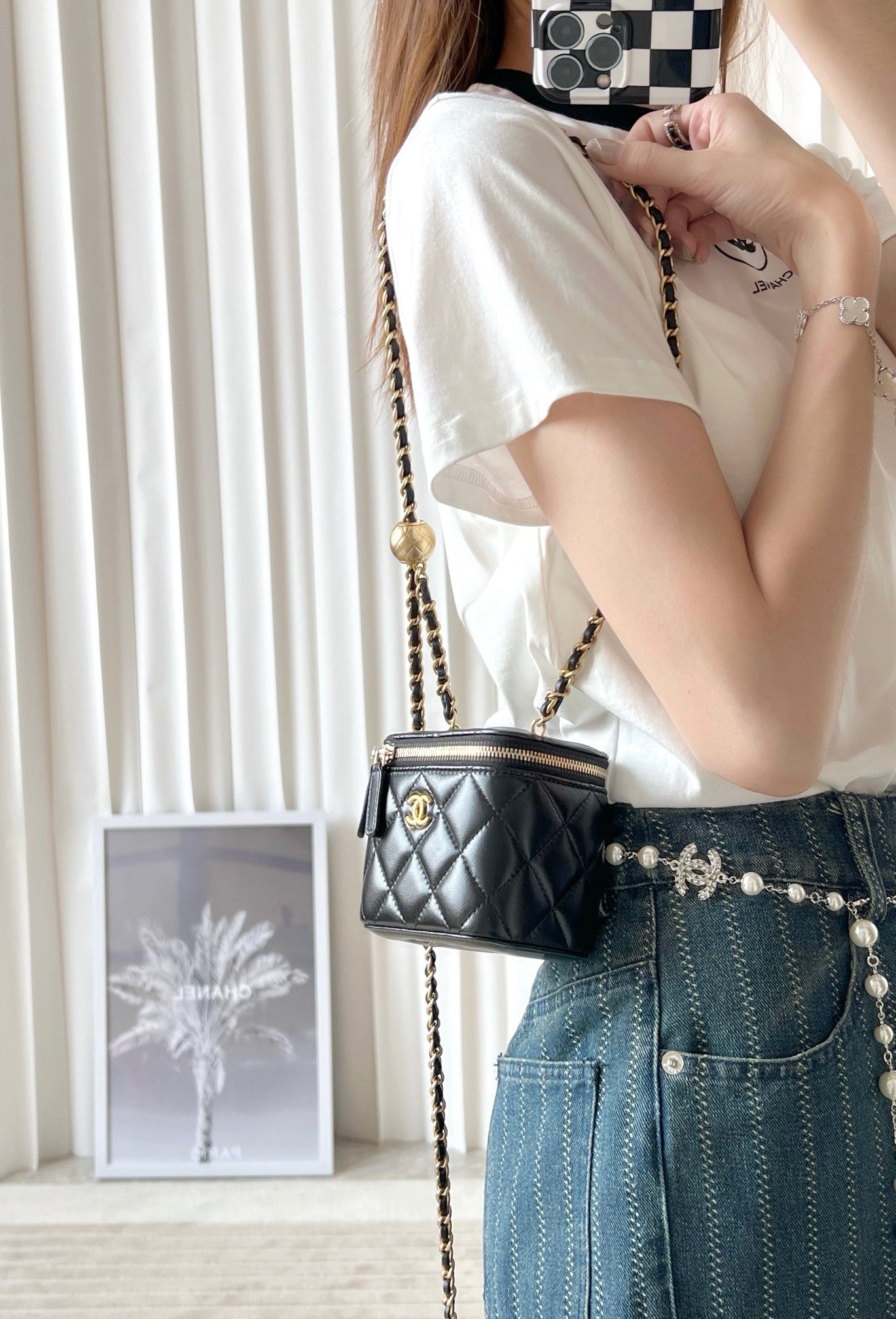 Chan New 23s Chain cosmetic bag