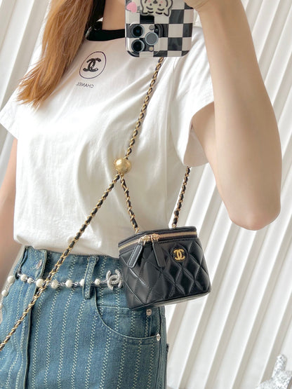 Chan New 23s Chain cosmetic bag