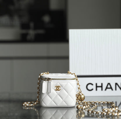 Chan New 23s Chain cosmetic bag