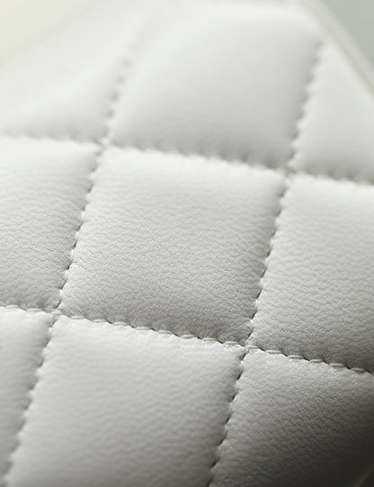 Chan New 23s Chain cosmetic bag