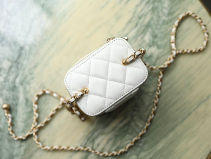 Chan New 23s Chain cosmetic bag