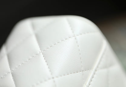 Chan New 23s Chain cosmetic bag