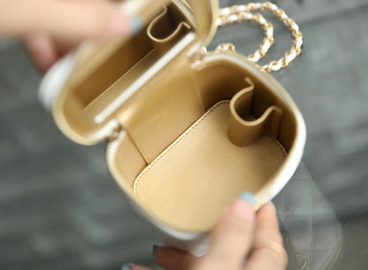 Chan New 23s Chain cosmetic bag