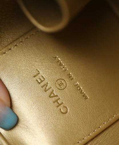 Chan New 23s Chain cosmetic bag