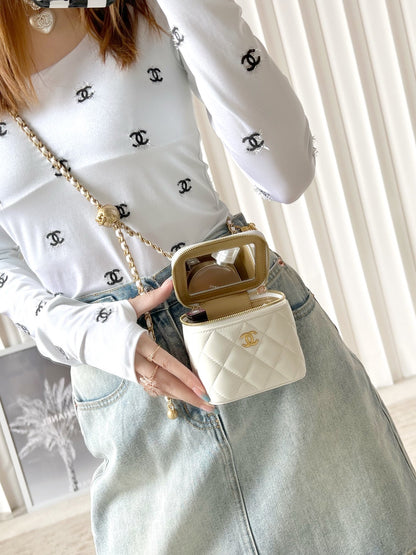 Chan New 23s Chain cosmetic bag