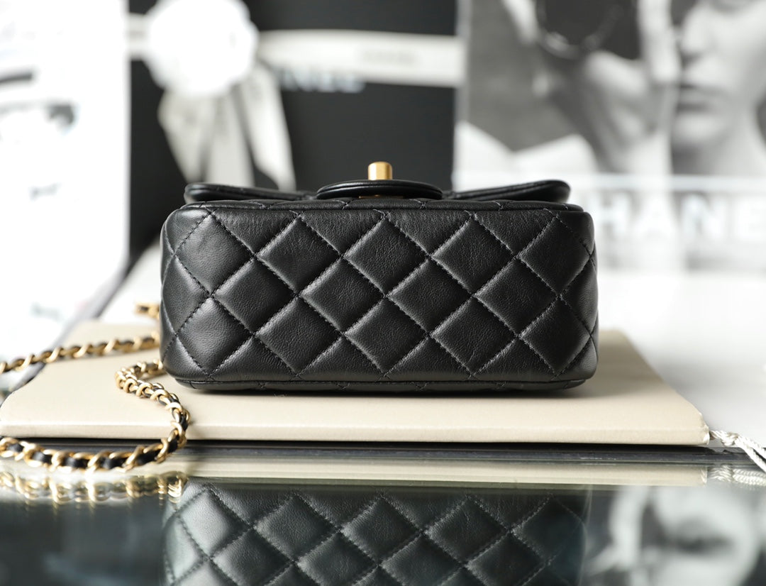 Chan New 22s Gold Globe Chain  Bag