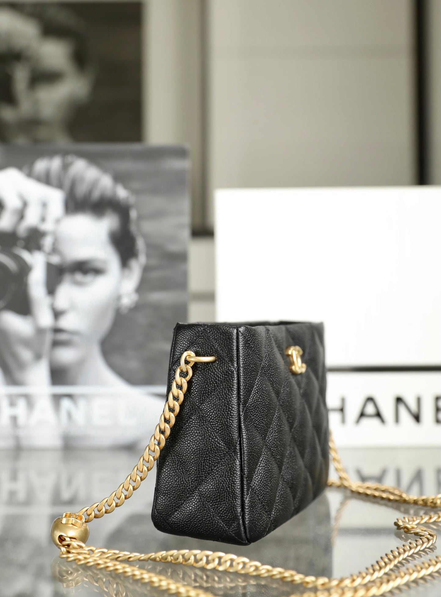 Chan New 23p Heart-shaped HoBo bag