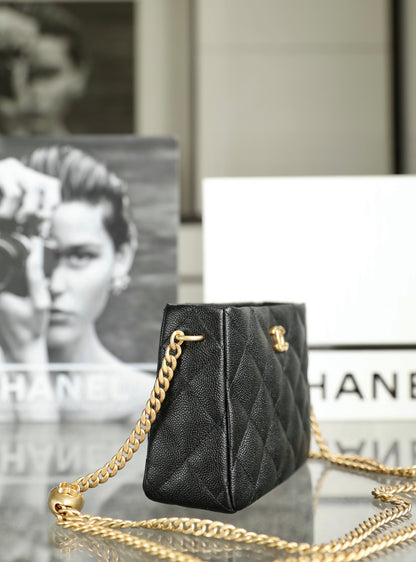 Chan New 23p Heart-shaped HoBo bag