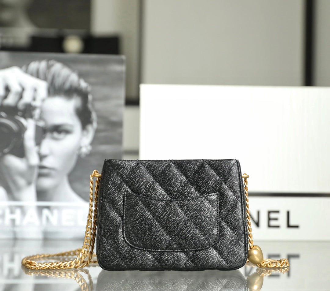 Chan New 23p Heart-shaped HoBo bag