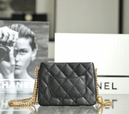 Chan New 23p Heart-shaped HoBo bag