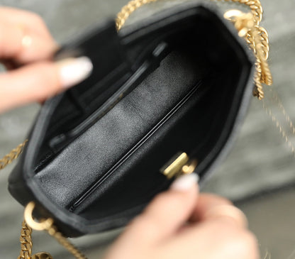 Chan New 23p Heart-shaped HoBo bag