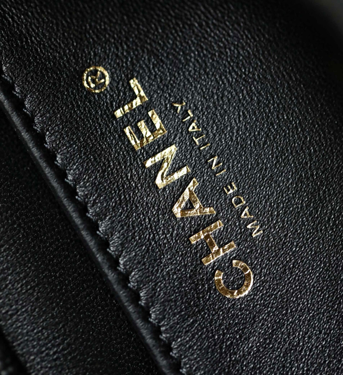 Chan New 23p Heart-shaped HoBo bag