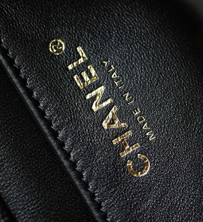 Chan New 23p Heart-shaped HoBo bag