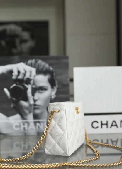 Chan New 23p Heart-shaped HoBo bag