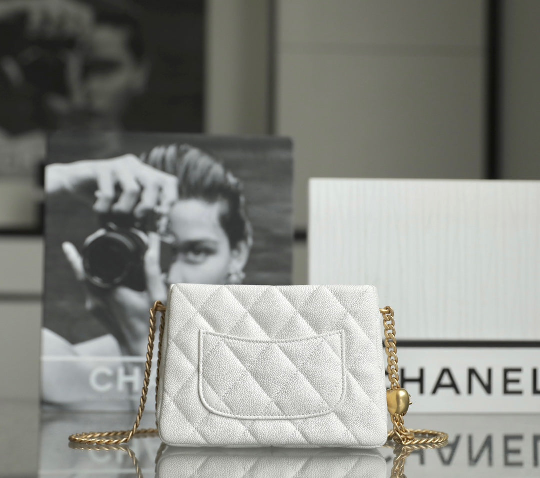 Chan New 23p Heart-shaped HoBo bag