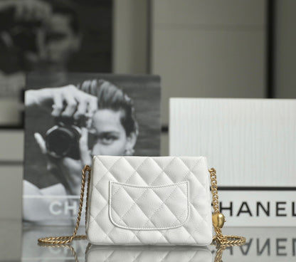 Chan New 23p Heart-shaped HoBo bag