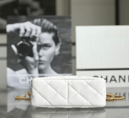 Chan New 23p Heart-shaped HoBo bag