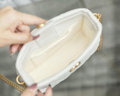 Chan New 23p Heart-shaped HoBo bag