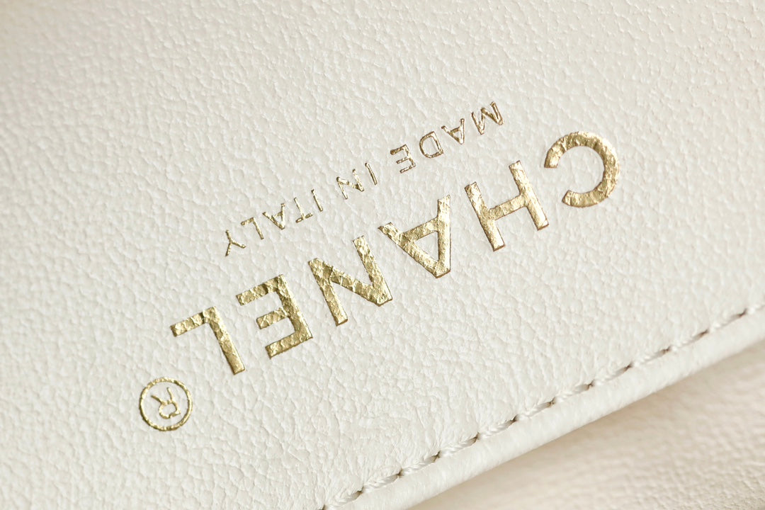 Chan New 23p Heart-shaped HoBo bag